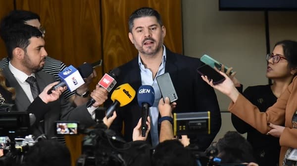 Crisis en Municipalidad: proponen jubilar 1.000 funcionarios