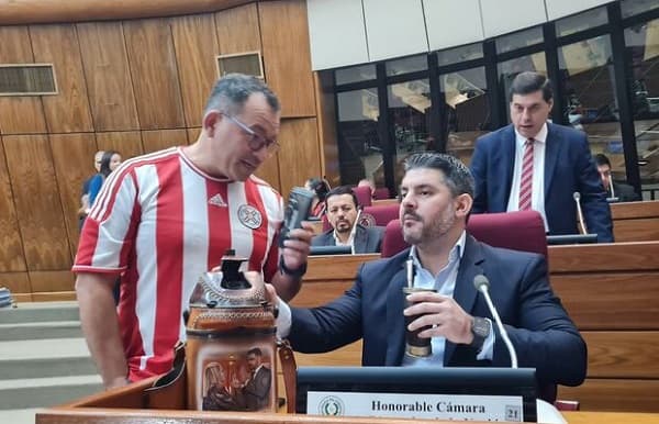 Nenecho defiende gestión municipal ante Diputados