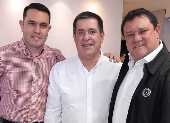 Denuncian a intendente Rivas por auto-adjudicación millonaria