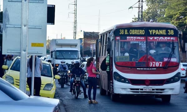 Gobierno presenta reforma del transporte público en paquete de leyes