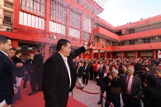 Cartes celebró su cumpleaños 69 rodeado de correligionarios, hurreros y cartistas