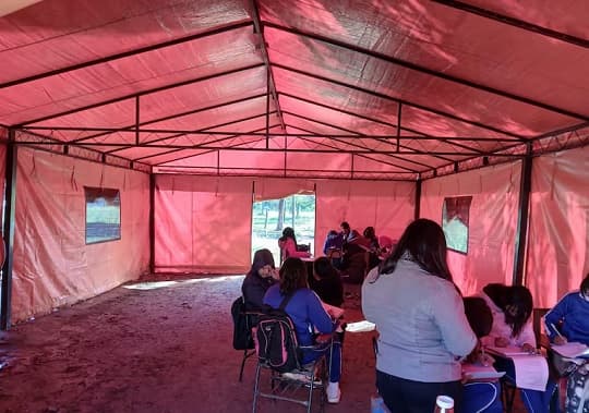 Alumnos siguen sin aulas: MEC instala carpas tras años de reclamos en Villa Hayes