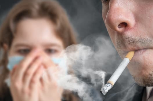 Uno de cada tres estudiantes respira humo de tabaco en lugares cerrados