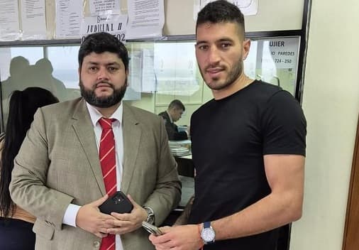 Gastón Olveira avanza en su nacionalización pero aún no puede jugar por la Albirroja