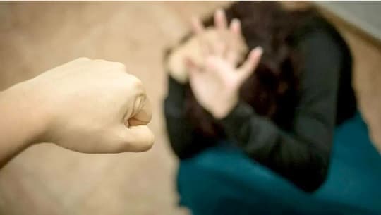 Adolescente fue agredida por una compañera con complicidad de adultos