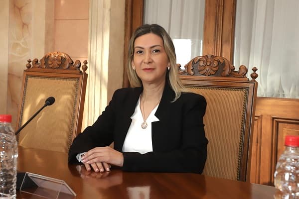 Tres propuestas para reajustar el sueldo básico