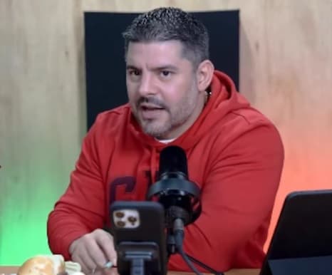 “Nenecho Media”: el intendente intervenido lanza su propio podcast