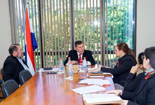 Comisión de Pettengill ignora suba de carne y evita citar a frigoríficos