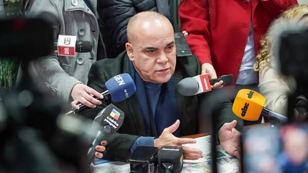 Bachi Núñez defiende horario único: “No tiene sentido cambiar por 45 días”