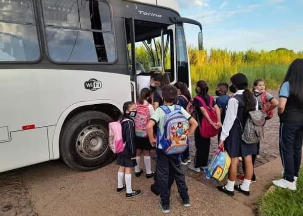 Senadora cuestiona financiar buses con fondos de Hambre Cero