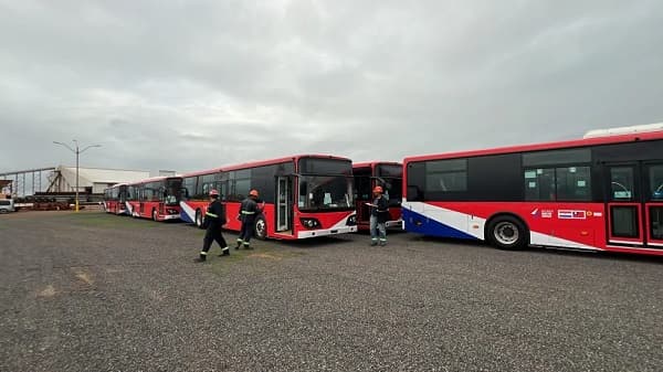 MOPC oficializa incorporación de 30 buses eléctricos