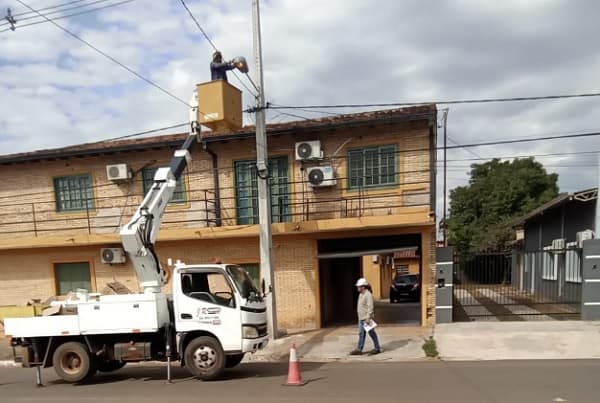 ANDE repudia agresiones a obreros que cortan energía