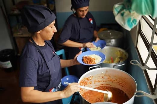 Estudiante denuncia hambre y precariedad en escuelas