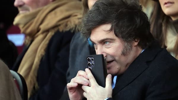 Milei intensifica ataques digitales contra la prensa en Argentina