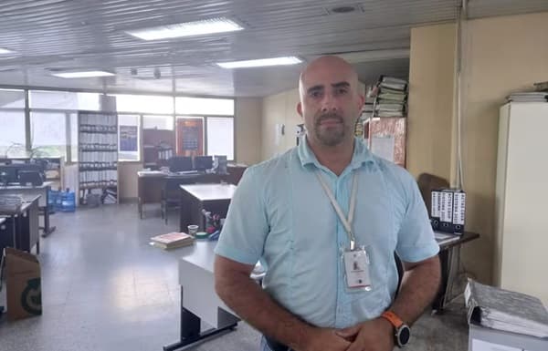 Alejandro Buzó asume el Mercado 4 con promesa de control