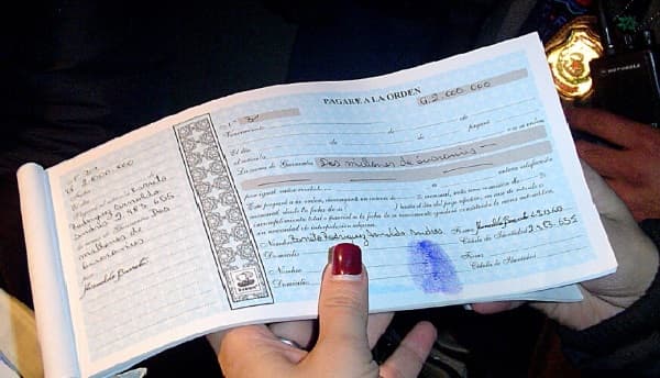 Juez embarga bienes con pagarés ya cancelados