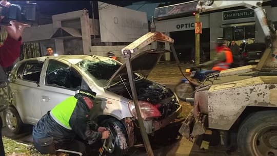 Preparador físico volcó con su auto en Asunción al evitar un choque