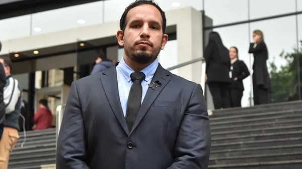 Jura nuevo diputado y avanza debate sobre datos personales