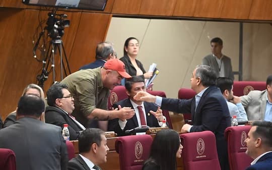Diputados aplazan debate sobre protección de datos