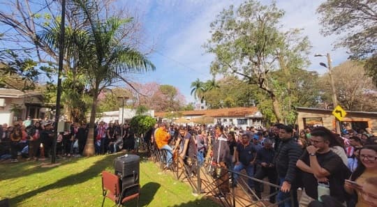 Funcionarios municipales de CDE atentos a la sesión clave sobre Miguel Prieto