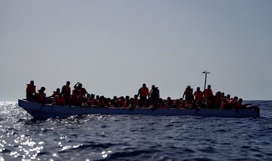 Tragedia migratoria en isla italiana deja 20 muertos
