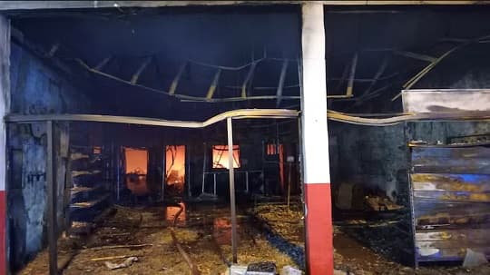Incendio afecta casa de repuestos en Mariano Roque Alonso