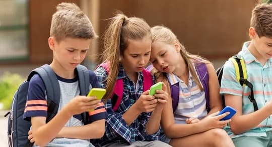 Afirman que los niños usan más dispositivos digitales desde los 10 años