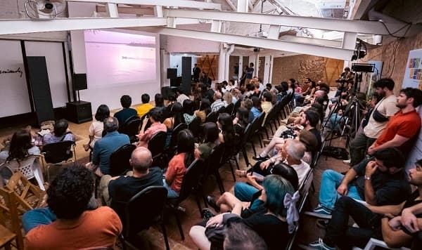 Paz Encina lanza “Atravesar los ríos” para audiovisualistas