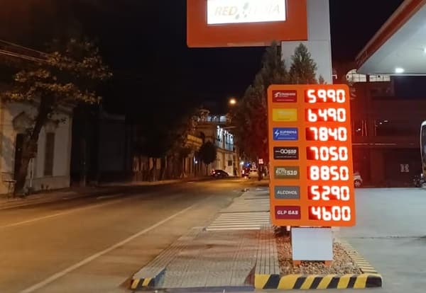 Privados ajustan a la baja el combustible