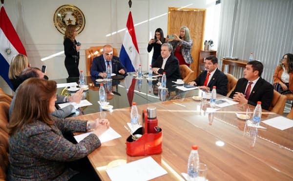 Avanza ley contra mafia de los pagarés