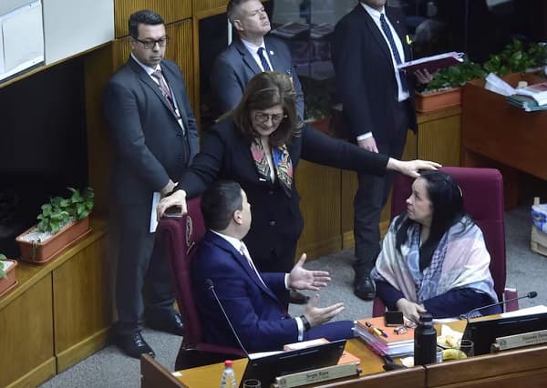 Senado frena ley de inglés desde preescolar por falta de fondos