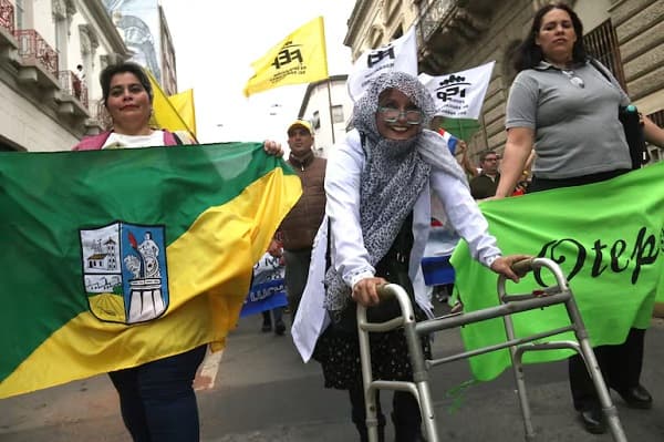 Gobierno plantea elevar edad de jubilación docente