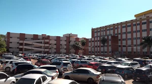 Contraloría cuestiona licitaciones en Hospital de Clínicas