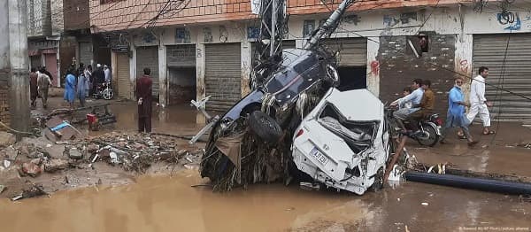 Monzones en Pakistán causan 321 muertes