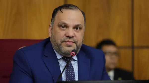 Varela cuestiona gestión de salud y seguridad