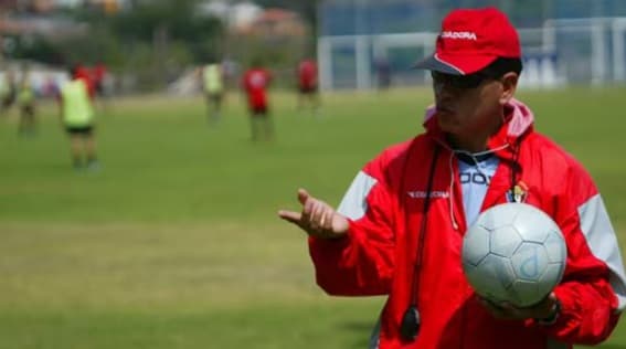 César Benalcázar impondrá disciplina extrema en Olimpia
