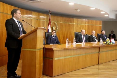 Obra jurídica analiza garantías en el proceso civil paraguayo