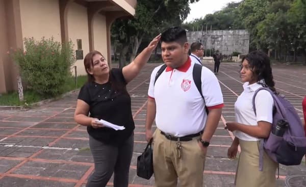 Bukele impone disciplina en escuelas salvadoreñas