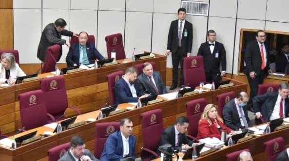 Aprueban con cambios ley de datos y vuelve a Diputados