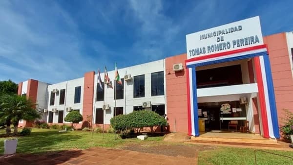 Denuncian irregularidades millonarias en gestión de Hernán Rivas padre