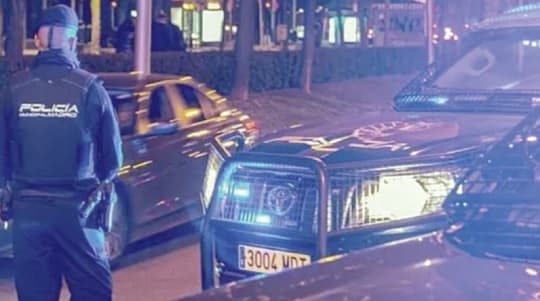 Cuatro paraguayos fueron detenidos en Madrid por abandonar a sus hijos en un auto para ir a una discoteca