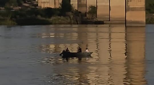 Camión que cayó al río Paraguay: confirman que el cuerpo del conductor está a 12 metros de profundidad