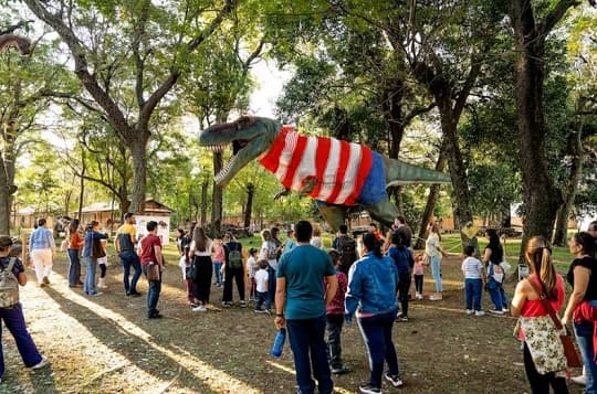 Niños menores de 12 años tendrán acceso gratuito a Dino Aventura por festejo albirrojo