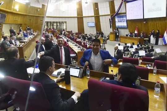 Diputados aprueban en tiempo récord tres leyes fiscales