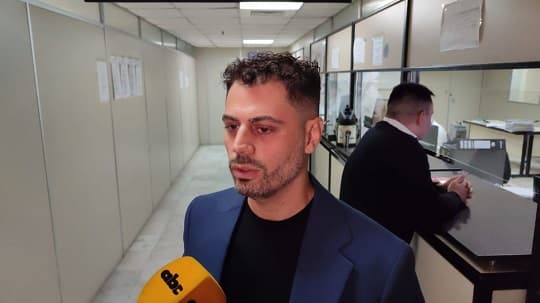 Abogado presenta pruebas de presunta venta de cargos y desvío de fondos en gestión de Nenecho