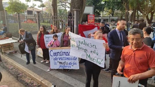 Víctimas de la mafia de los pagarés se reunieron con ministro de la Corte y pidieron auditorías y reformas