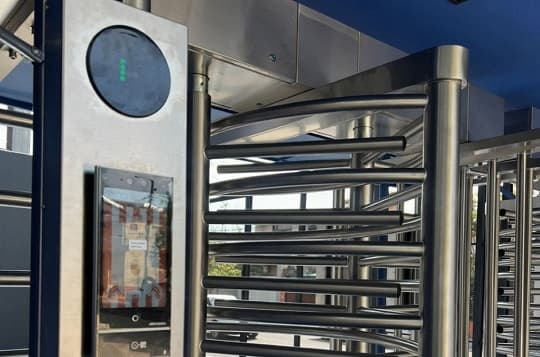 APF retira molinetes biométricos del Defensores