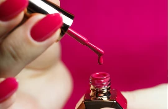 Dinavisa prohíbe el uso de químicos en esmaltes de uñas