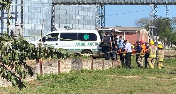 Rescatan cuerpo de chofer que cayó al río Paraguay