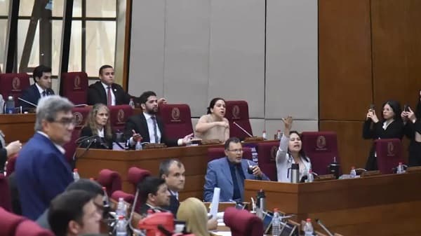 Oposición denuncia censura y silencio en caso sobres